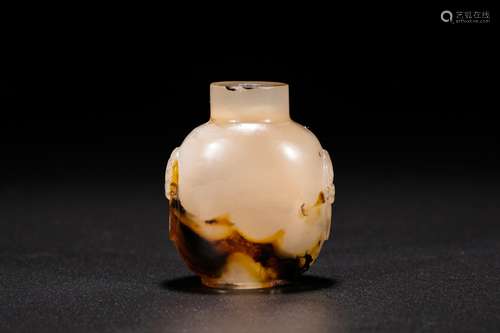 Chinese agate snuff bottle.