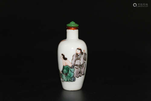 Chinese famille verte porcleain snuff bottle.