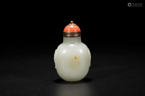 Chinese celadon white jade snuff bottle. 19th Century