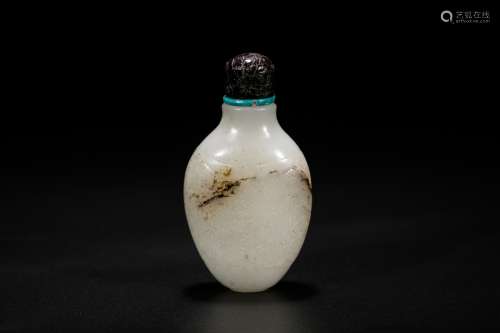 Chinese carved white jade snuff bottle. 19th century.