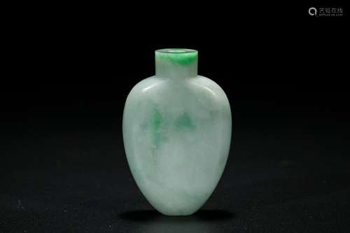 Chinese jadeite snuff bottle. 18/19th century