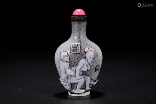 Chinese white overlay snowstorm glass snuff bottle