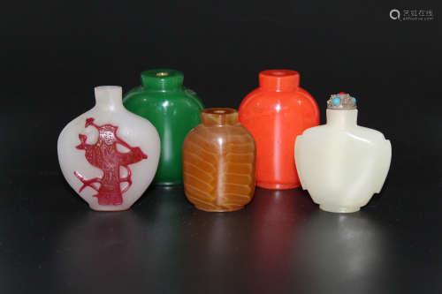 Five Chinese glass snuff bottles. 20th Century.