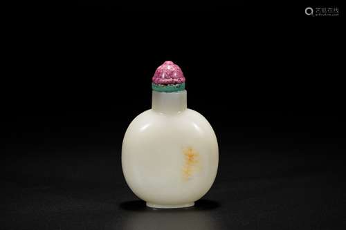 Chinese white jade snuff bottle. 19th Century