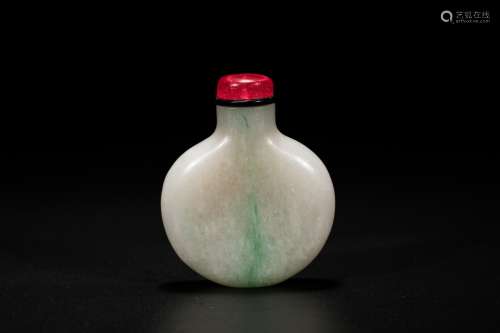 Chinese jadeite snuff bottle. 19th century