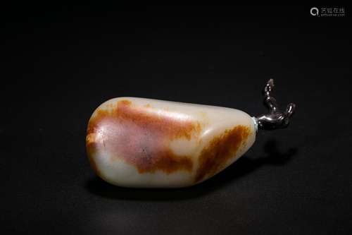 Chinese jade pebble snuff bottle.