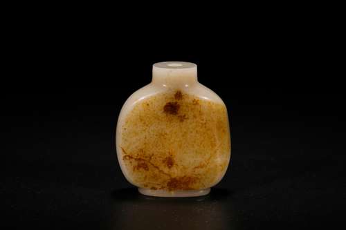 Chinese white jade snuff bottle, 19th Century.