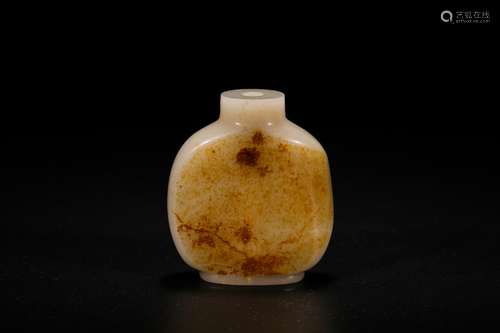 Chinese white jade snuff bottle, 19th Century.