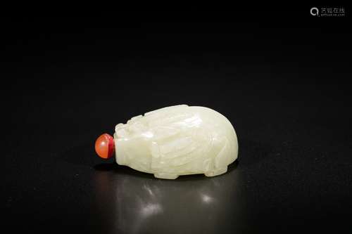 Chinese carved jade snuff bottle in the shape of a