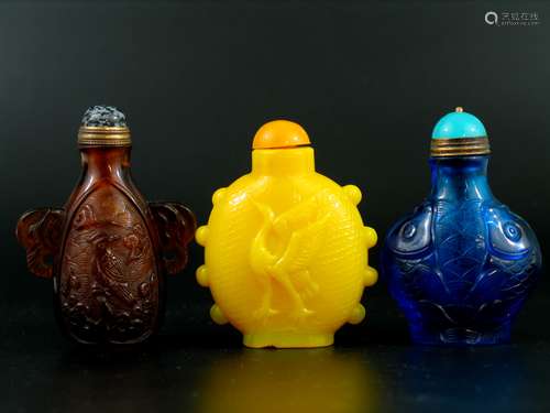 Three Chinese Glass Snuff Bottles.