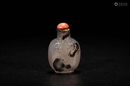 Chinese carved suzhou agate snuff bottle. 19th Century