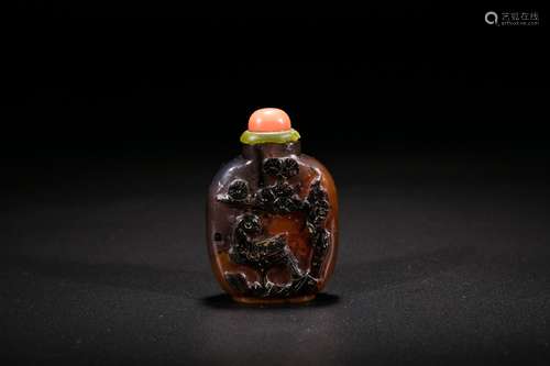 Chinese carved agate snuff bottle