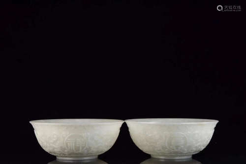 17-19TH CENTURY, A PAIR OF FLORAL PATTERN HETIAN JADE BOWLS, QING DYNASTY