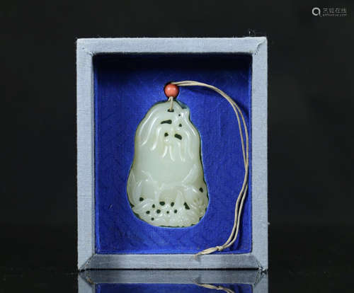 A HETIAN JADE CARVED PENDANT