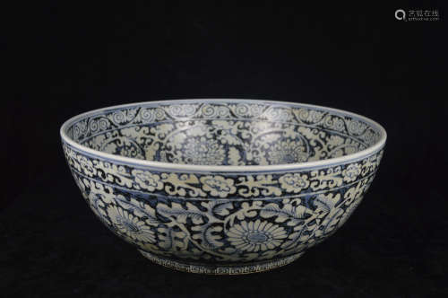 A BLUE AND WHITE PEONY PATTERN BOWL