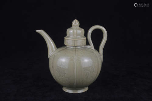 A YUEYAO MELON SHAPED EWER