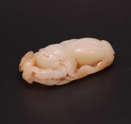 A HETIAN JADE CARVED PENDANT