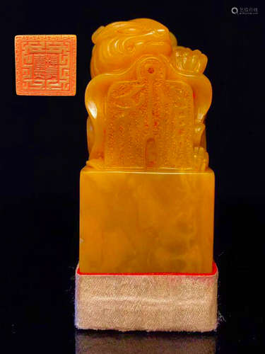 A TIANHUANG STONE CARVED BEAST SHAPED SEAL