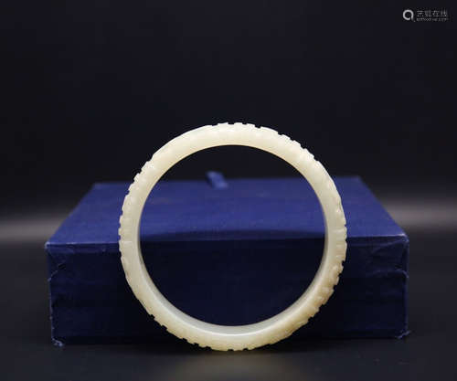 A HETIAN WHITE JADE CARVED BRACELET