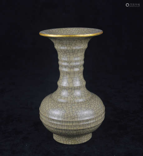 A GILT RIM GUANYAO VASE