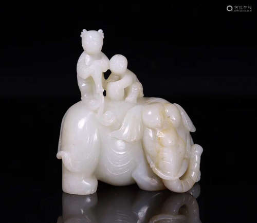 A ELEPHANT SHAPED HETIAN JADE PENDANT