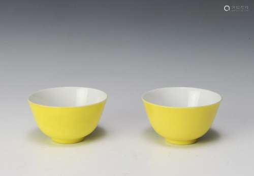 Pair of Imperial Yellow Glaze Bowls, Yongzheng
