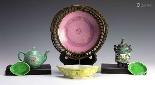 (6) Chinese Plates, Teapot & Trays, 19th - 20th C.