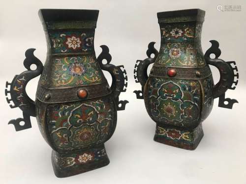 Paire de vases fanghu en bronze à patine brune et ...