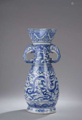 Vase à col étoilé en porcelaine à décor bleu et bl...