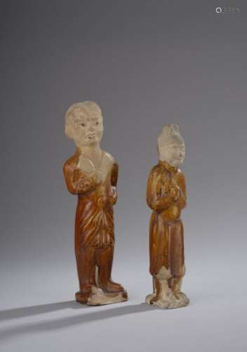 Deux statuettes mingqi en terre cuite émaillée bru...