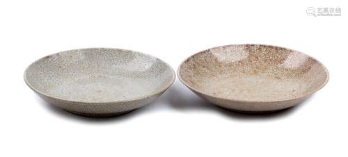 A PAIR OF GE TYPE CRACKLED GLAZED DISHES China, Qi...