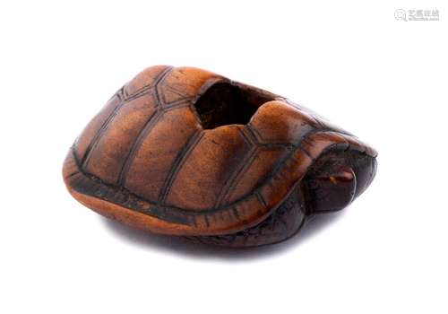 A WOOD NETSUKE OF A TURTLE 19th century unsigned 1...