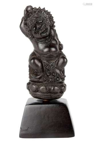 A WOODEN KRIS HILT Bali, 19th century 10,5 cm high...