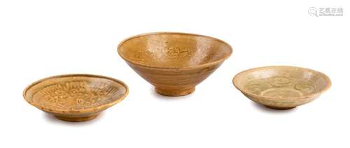 THREE ANNAMESE CÉLADON GLAZED BOWLS Trân dynasty, ...