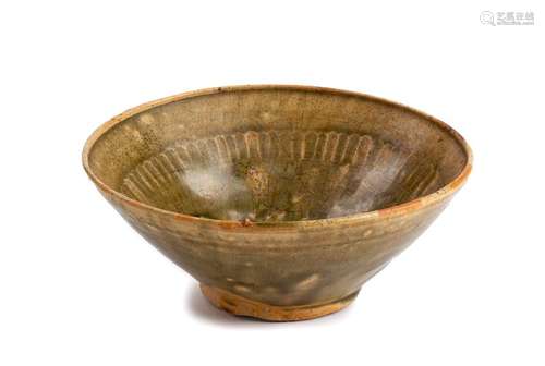 AN ANNAMESE CÉLADON GLAZED BOWL Trân dynasty, 13th...