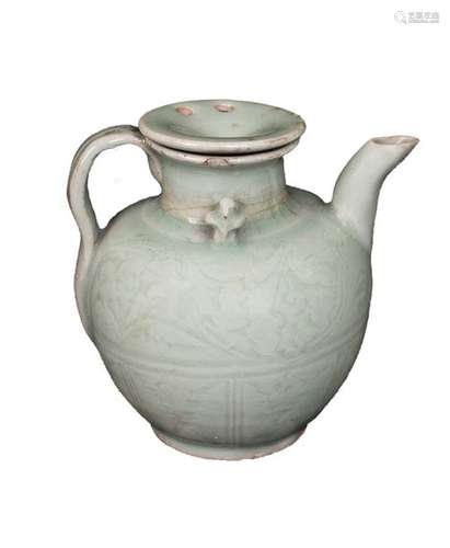 A SONG/ YUAN DYNASTY CÉLADON GLAZED EWER AND LID C...