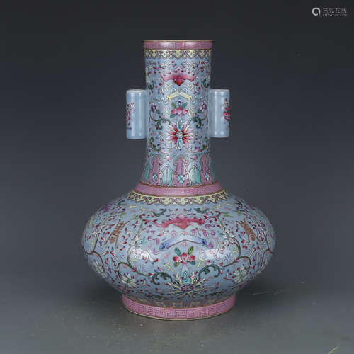 JIAQING MARK, A ENAMEL GLAZED VASE