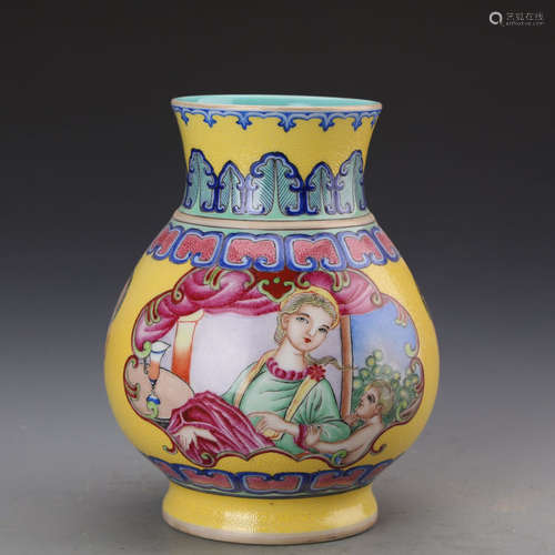 QIANLONG MARK, A ENAMEL GLAZED VASE