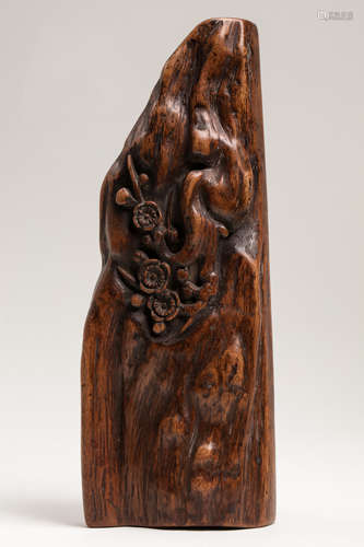 AN CARVED EAGLEWOOD FLOWER