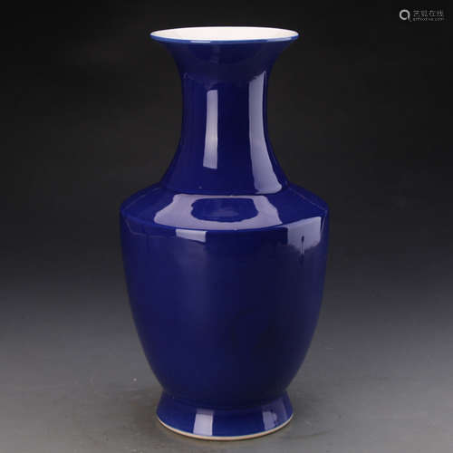 QIANLONG MARK, A BLUE GLAZED VASE