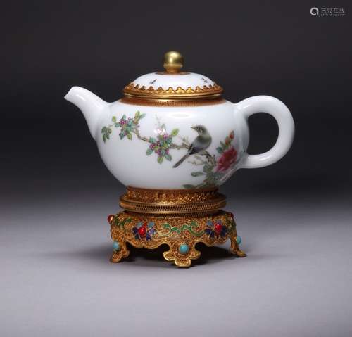 YONGZHENG MARK, A ENAMEL GLAZED WITH GILT SILVER STAND