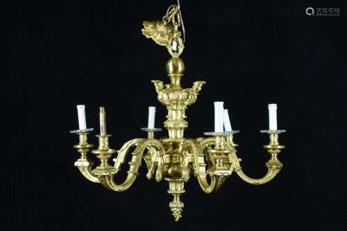 Lustre Louis XIV. Enfilage balustre animé de trois...