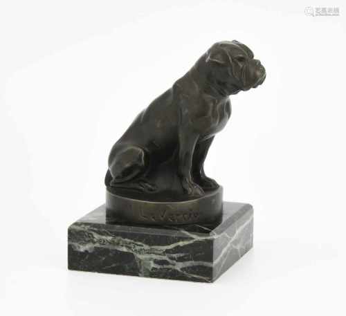 Max Le Verrier(Frankreich 1891–1973) Bulldogge. Weissmetall, patiniert; Marmorsockel. In der