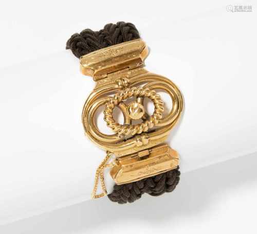 Haar-Gold-Armband Um 1850/60. Gelbgold. Erinnerungsschmuck aus breit geflochtenem Haar. Verschluss