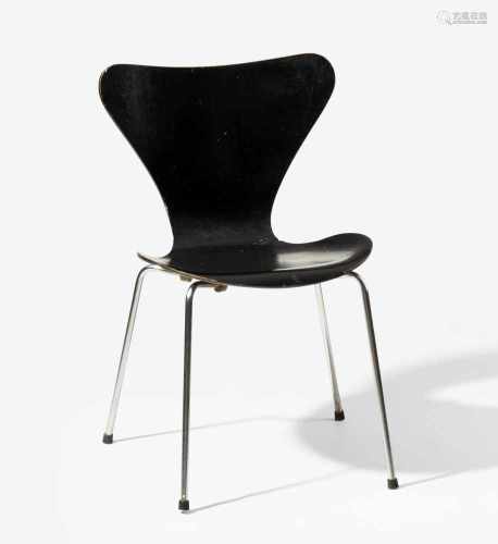 Arne JacobsenStuhl 3107. Entwurf 1955; Ausführung: Fritz Hansen, Dänemark. Aluminium, schwarz