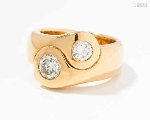 Brillant-Ring750 Gelbgold. Massiver Ring mit 2 eingeriebenen Brillanten, 0.45 ct/0.90 ct, H/I-si.