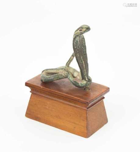 UräusschlangeÄgypten, Spätzeit, 664–332. Bronze. Sich aufbäumende Kobra. H 6 cm.Sammlung Herman
