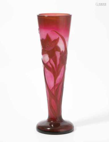 Muller FrèresCroismoire, um 1900. Vase. Farbloses Glas mit milchigweissen und purpurfarbenen
