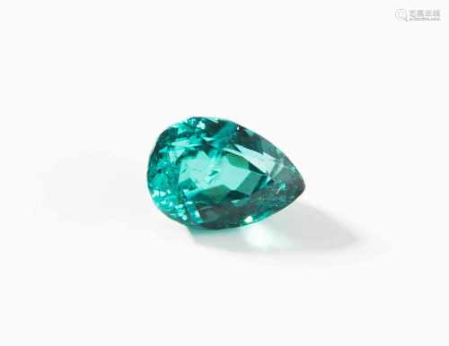 Ungefasster Paraiba-Turmalin1.085 ct, Tropfenschliff.