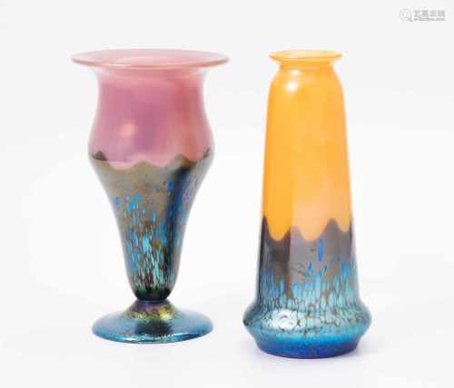 Lötz WitweKlostermühle, um 1925. 2 Vasen. Farbloses Glas, Grund camelienrot bzw. citrongelb, unten